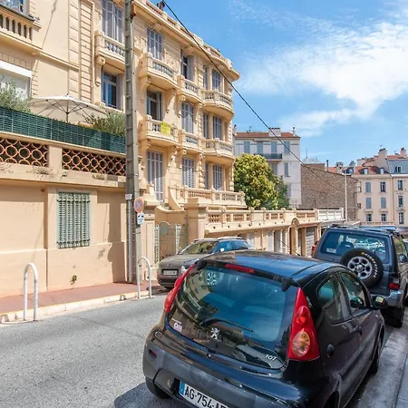 Pelige Yourhosthelper * Cannes
